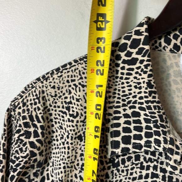 Chico’s vintage animal print utility jacket in size 2. EUC - Picture 8 of 8
